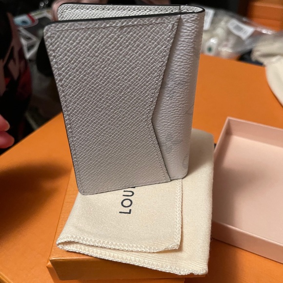 🤍✨Rare LV White Pocket Wallet✨🤍 - Picture 3 of 5